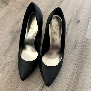 CANDIES BLACK POINTED STILETTO SIZE 6